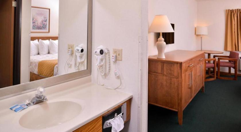 Americas Best Value Inn Missouri Valley Exterior foto